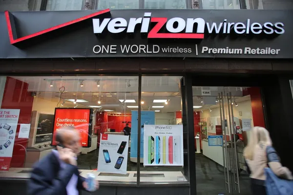 限編輯使用Verizon_Northfoto : Shutterstock.com_16119690