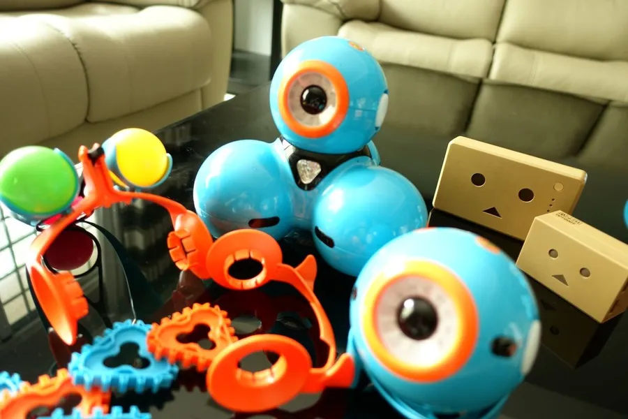 孩子的教育不能等！Dash & Dot 讓小朋友輕鬆學習程式運作