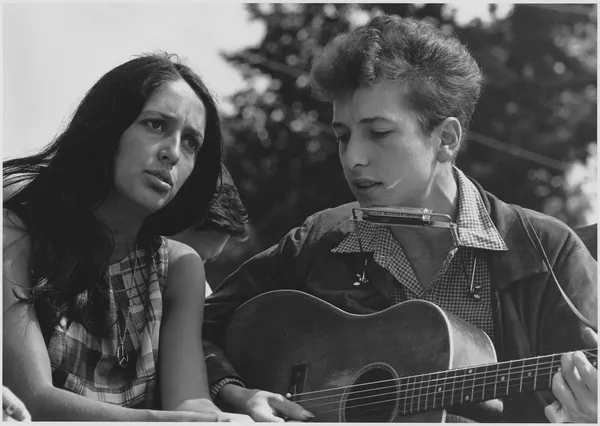 bob dylan and joan baez_Flickr_Archives Foundation