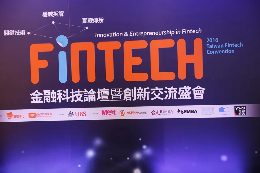 FinTech「戰爭」開打！科技業 VS. 金融業共同瞄準「AI 浪潮」！