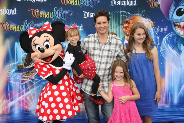 限編輯使用_迪士尼disney_s_bukley via shutterstock_10219727