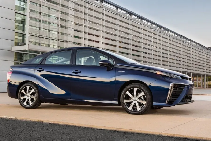 什麼時候臺灣上路？TOYOTA 氫電池車「未來」挑戰特斯拉