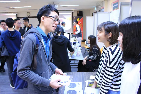 台大車庫demo day攤位.JPG