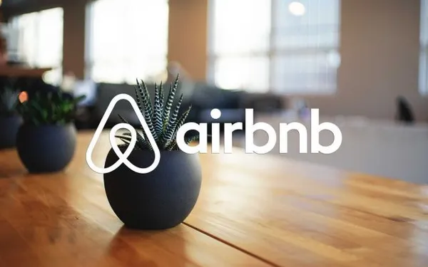 顛覆旅館業後，Airbnb 把箭頭對準了旅行社和導遊們！ 