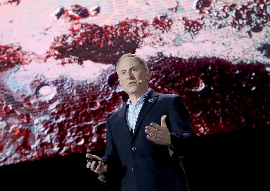 新視野號負責人Alan Stern：探索冥王星的日子，艱苦卻令人驕傲