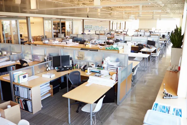 辦公室_empty office_shutterstock_174875978.jpg