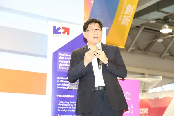 鴻海IOT事業處FG雲網科技服務次集團協理鄧嘉麟_郭涵羚攝.jpg