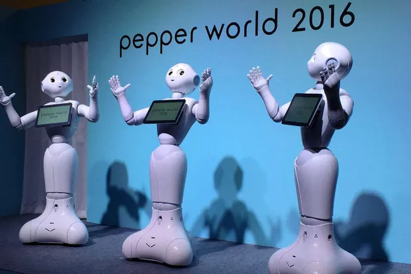 軟銀機器人 Pepper 在 Pepper World 2016 台上表演群舞