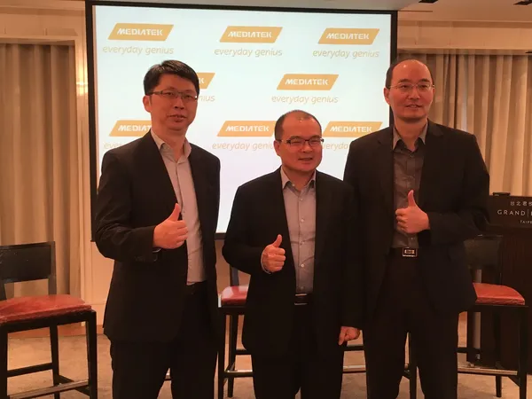 聯發科執行副總經理暨共同營運長朱尚祖（左）、聯發科副董事長謝清江（中）、聯發科執行副總經理暨共同營運