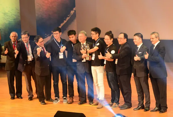 APICTA頒獎典禮團隊領獎金獎_德凡特未來