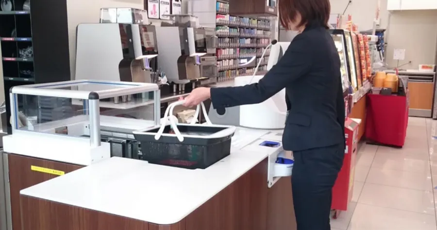 挑戰Amazon Go？Panasonic攜手日本超商推出自動結帳、包裝的收銀機