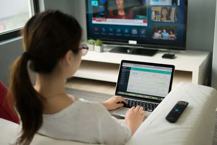 有線電視訂閱戶25年來首度衰退，電視盒業者攻「頻道+OTT」方案