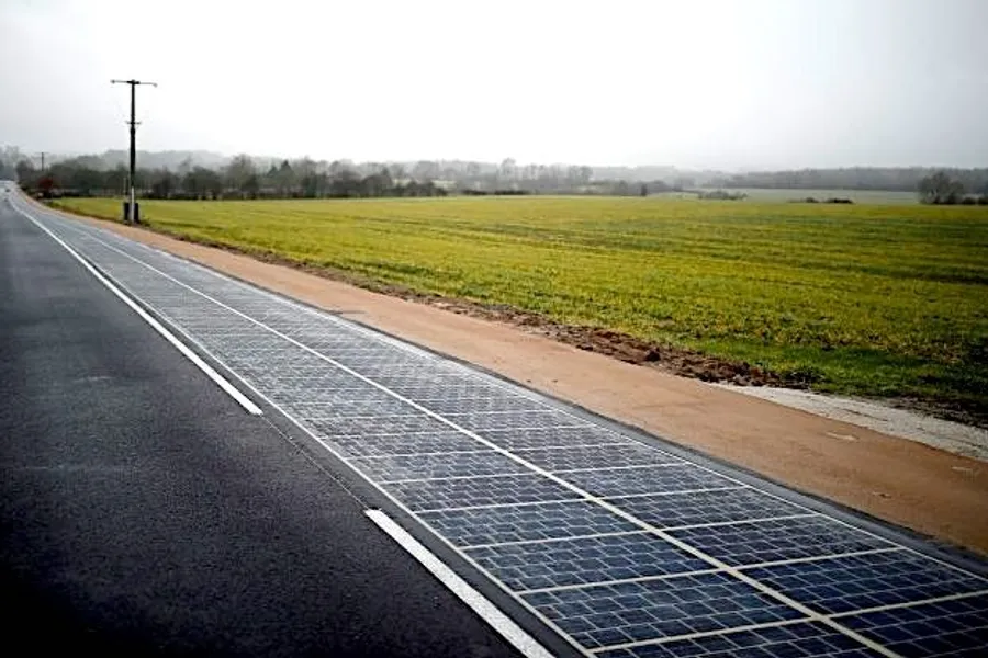 法國啟用全球首條太陽能道路，全長達 1 公里且可為街燈供電