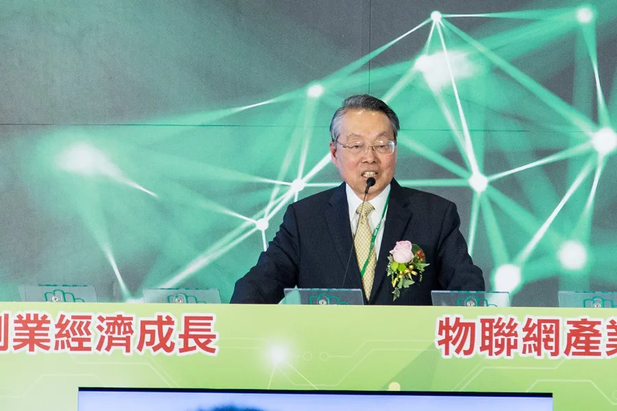 銀光經濟來了，75歲施振榮開放7萬筆「長輩們」未來生活數據庫