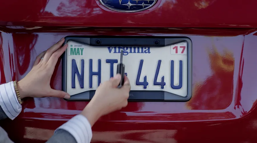 3位前蘋果工程師打造智慧車牌框，讓所有車型都可在5秒內輕鬆掌握倒車影像