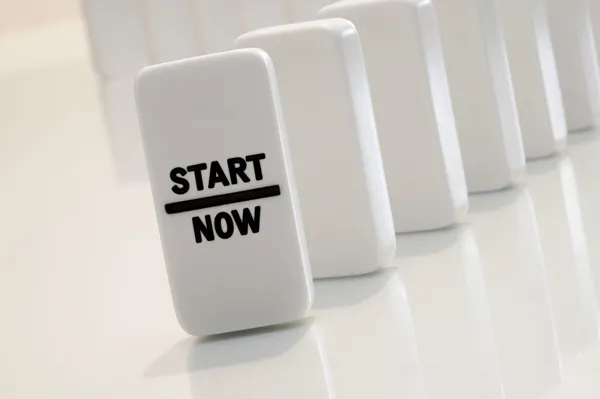 白色骨牌 start now
