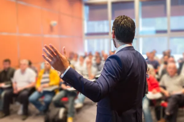 briefing_speaker_shutterstock_314450891.jpg