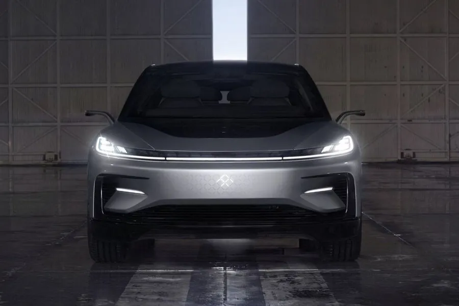 想嗆 Tesla 結果當機？ 樂視投資的電動車 Faraday FF91