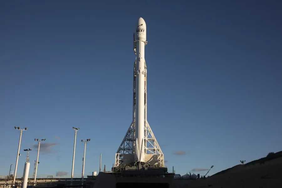 一掃爆炸陰霾？SpaceX成功發射10顆通訊衛星、完成海上火箭回收
