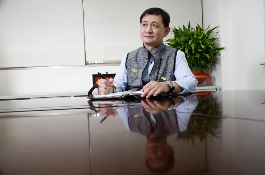 一年離職率只有 0.7 %！這家紡織業起家的公司，如何做到「讓員工放心」？