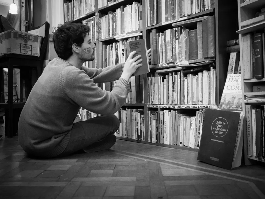 找書就像選投資標的：5種技巧教你挑出解決當下難題的書籍