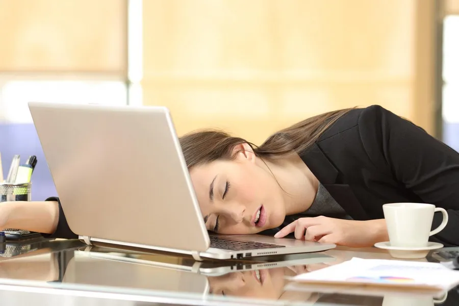 不小心睡著卻更有靈感？研究：愛迪生跟達利腦袋打結時先這樣「度估」