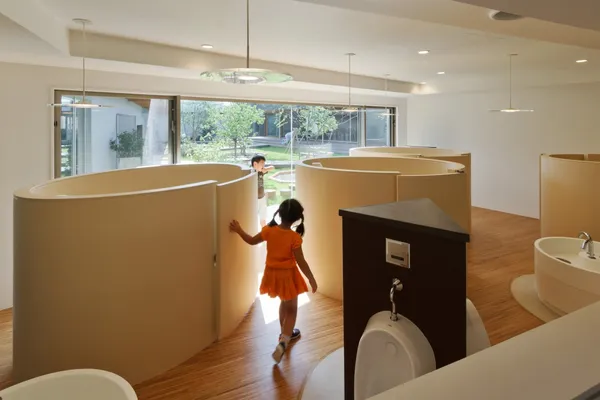 日比野設計的幼稚園14_茨城，D.S 幼稚園的廁所.jpg