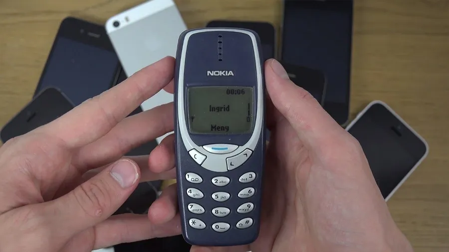 英國大叔一支Nokia 3310用了17年，至今充一次電還可以用好幾週