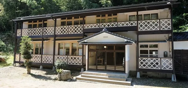 廢棄小學蓋工廠，日本老舖「八木澤商店」如何在海嘯重生？