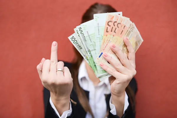 仿造熱門集資產品心安理得？24 歲山寨商的自述與原創提案者的回應 