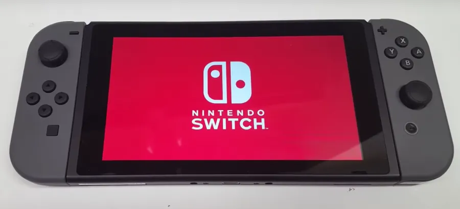有人「意外」地拿到兩週後才出貨的任天堂Switch遊戲主機，還上傳了試用影片