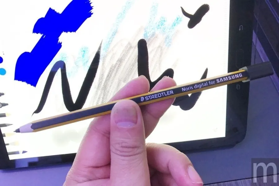 三星與百年文具品牌STAEDTLER合作的特別版S Pen，是一款大人的「鉛筆」