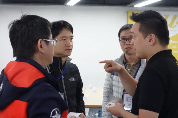 第9場Meet產業沙龍與會者彼此交流，討論合作的可能性