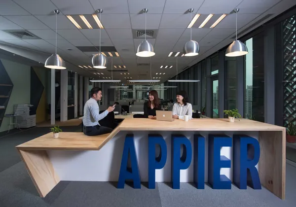 圖五：Appier辦公室_站立工作區.jpg