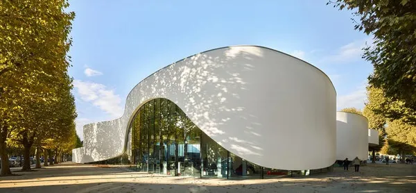 一座自由到可以野餐的圖書館：法國「Media Library」