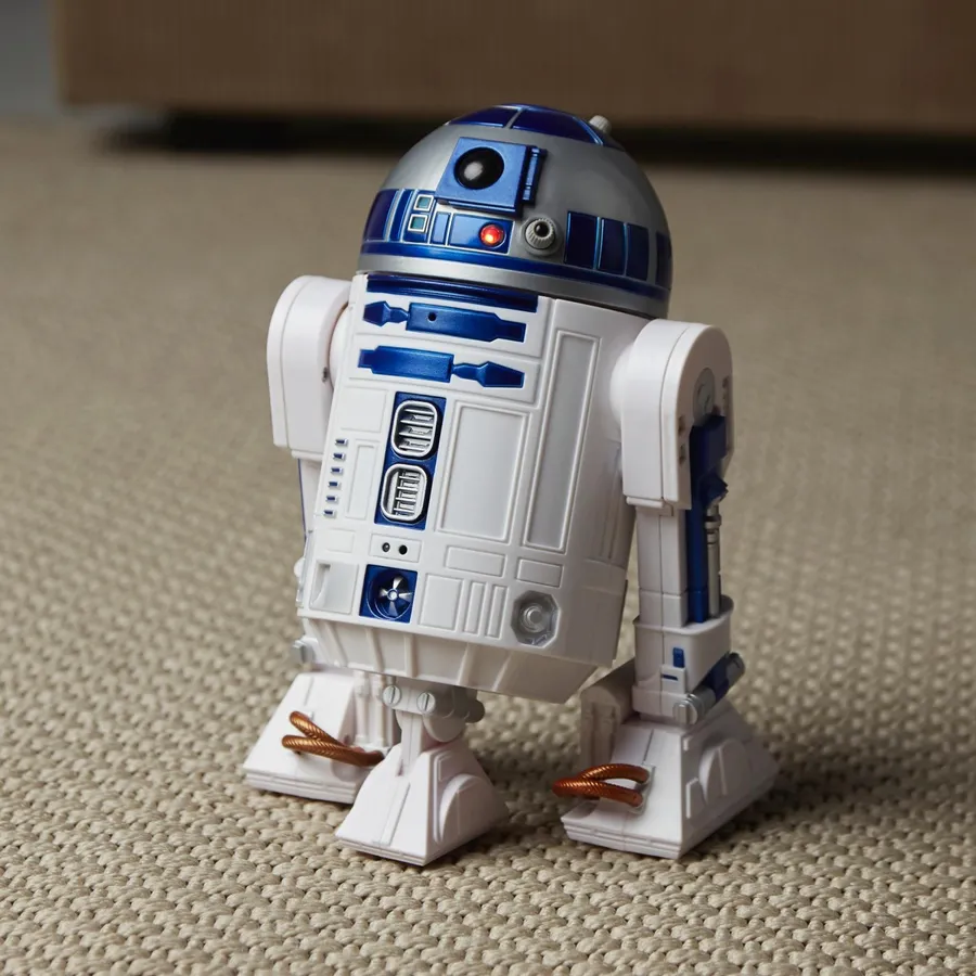 星戰迷看這裡！這台 R2-D2 除了外觀超精緻，還要教你寫程式
