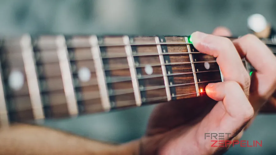 60 秒就上手！Fret Zeppelin 用光指導你彈吉他