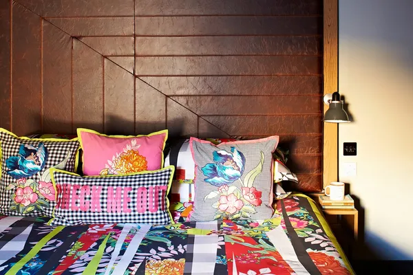 Check me out！從時裝延伸至家居單品的時尚創意：House of Holland x Habitat