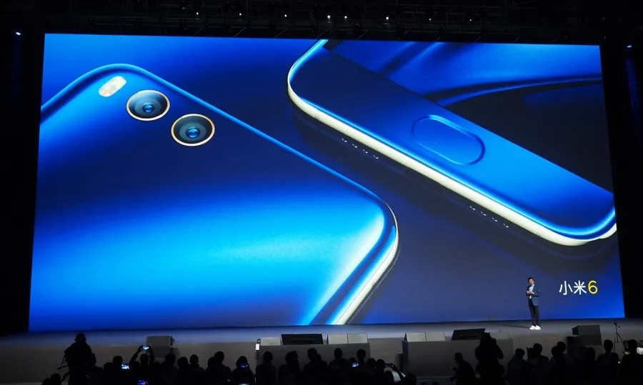 創業7年的巔峰之作——小米6發表：新增亮藍配色，搭載雙鏡頭、四曲面玻璃、護眼螢幕