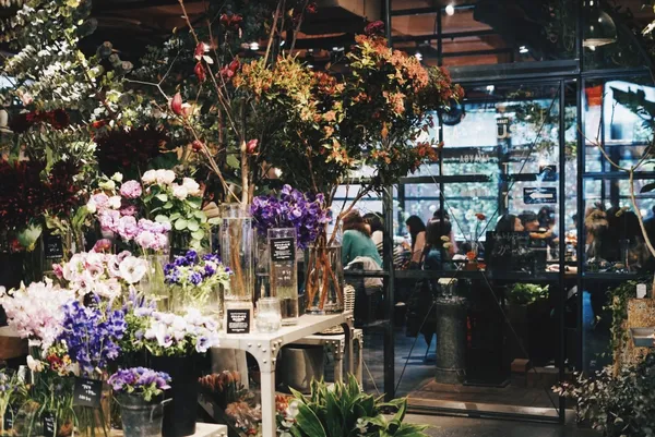 【陳小曼專欄】老派浪漫之必要 — 旅途中的花店地圖
