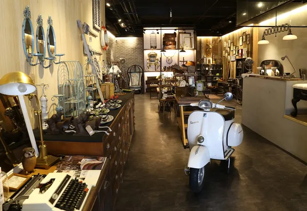 鬧區之外的工業家具店：集飾JI SHIH