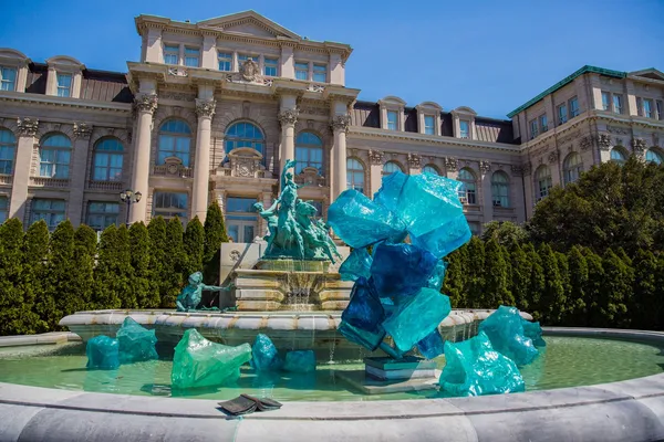 CHIHULY