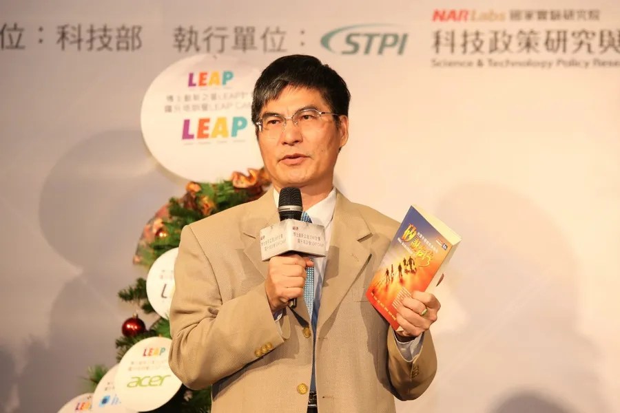 送50位台灣博士到矽谷，陳良基：期勉他們有《駭客任務》救世主的精神