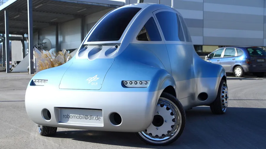 未來城市中的自動駕駛流行？四輪轉向的 ROboMObil