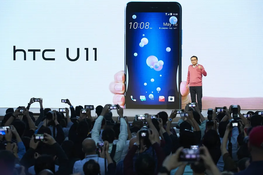 兩萬元有找！HTC最新旗艦機U11亮相：側框感應功能、支援三種智慧助理