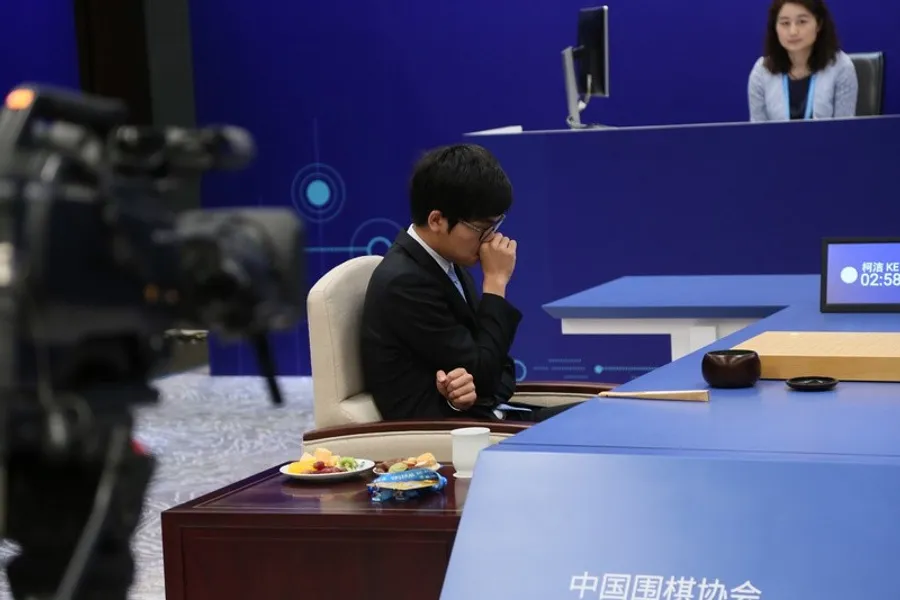 AlphaGo無懈可擊？柯潔第二戰中場投子認輸