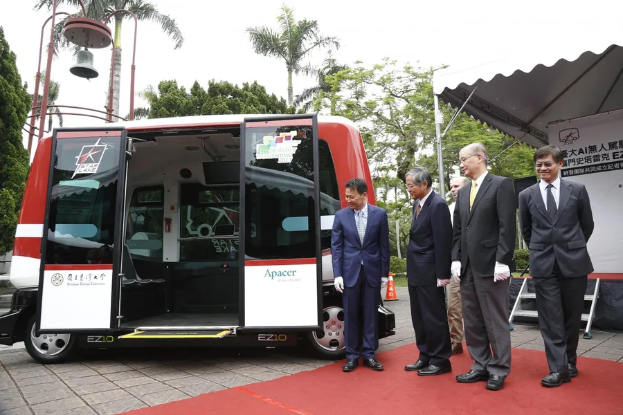 讓無人巴士開進椰林大道––台大成立AI自動駕駛研發團隊，目標7月上路