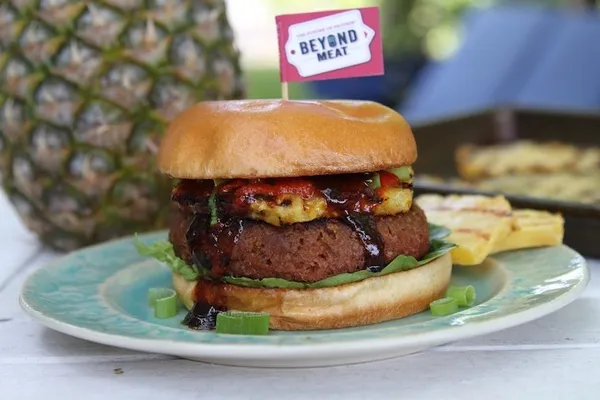 Tias-Hawaiian-Beyond-Burger_3191.jpeg