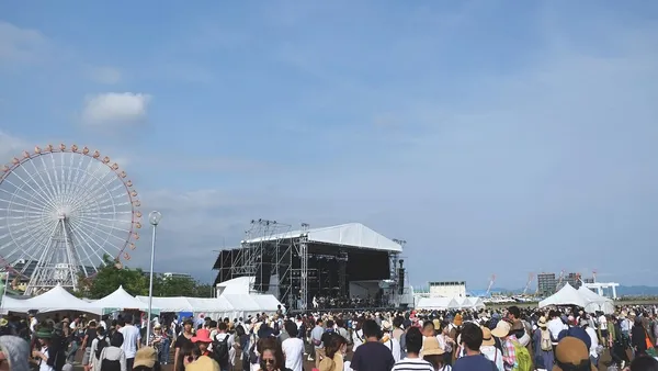 是市集也是演唱會！沙灘海風相伴的「森、道、市場」熱情開催