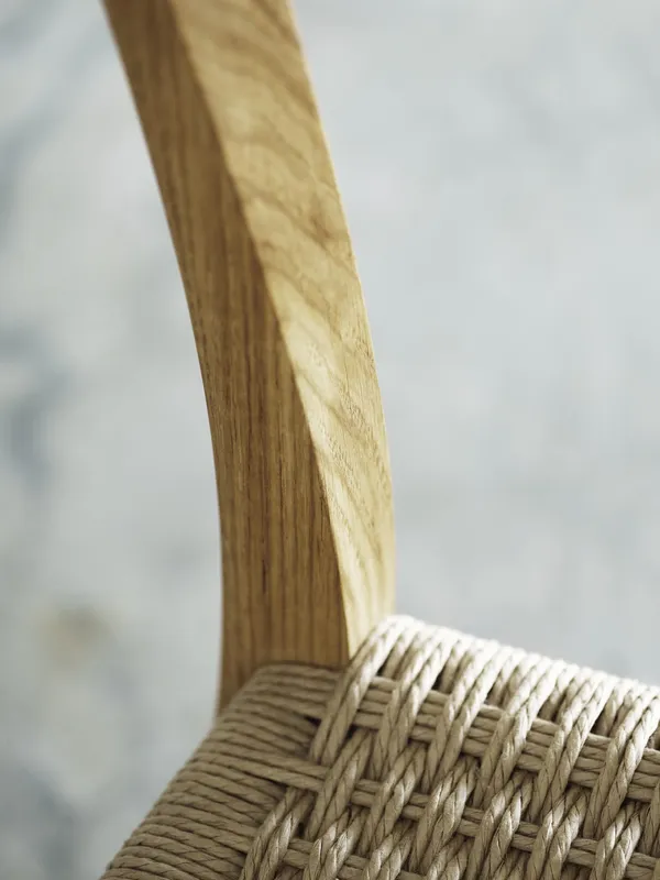 Wegner_CH23_close-up_oak-oil.jpg